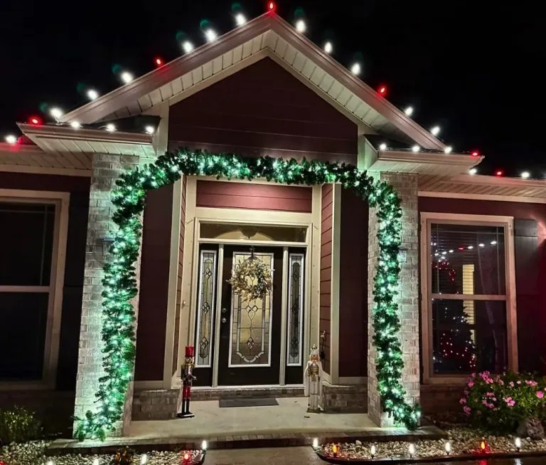 residential-holiday-christmas-light-installation-pensacola-bulbs-min-768x653